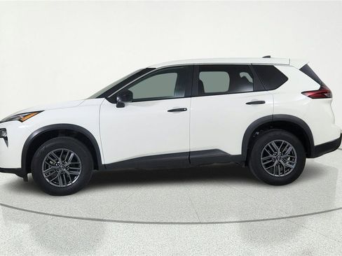 Used 2024 Nissan Rogue S FWD image 3