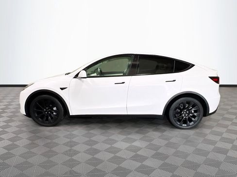 Used 2022 Tesla Model Y Long Range image 4
