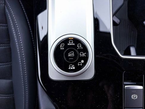 New 2026 Mitsubishi Outlander SE image 18