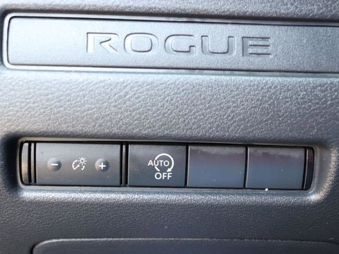 Used 2024 Nissan Rogue S image 39