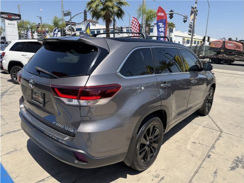 Used 2019 Toyota Highlander SE FWD image 15