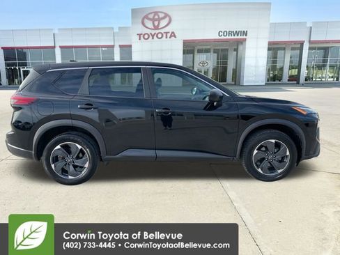 Used 2024 Nissan Rogue SV AWD/4WD image 6