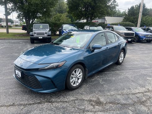 Used 2026 Toyota Camry LE w/ Convenience Package FWD image 4
