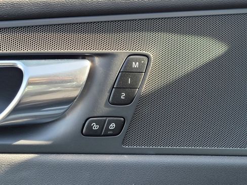 Certified 2025 Volvo XC60 T8 Plus w/ Protection Package Premier image 15