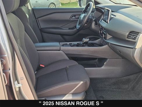 Used 2025 Nissan Rogue S image 29