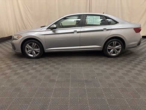 Used 2024 Volkswagen Jetta SE image 4