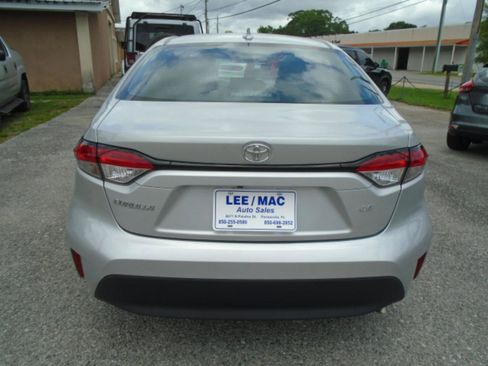 Used 2024 Toyota Corolla LE FWD image 5