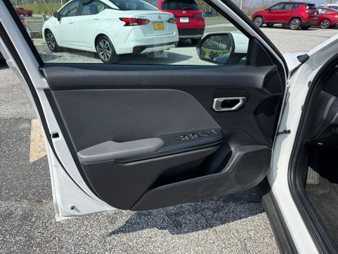 Used 2025 Kia K4 LXS image 18