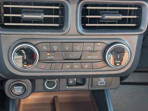 Used 2024 Ford Maverick Lariat image 28