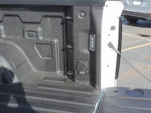 New 2026 GMC Sierra 1500 SLE w/ Preferred Package image 56