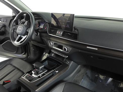 Used 2023 Audi Q5 2.0T Premium w/ Convenience Package AWD/4WD image 13