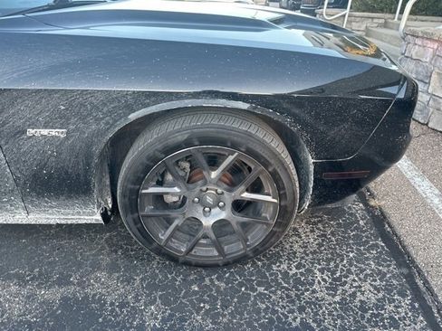 Used 2017 Dodge Challenger R/T w/ Driver Convenience Group image 4