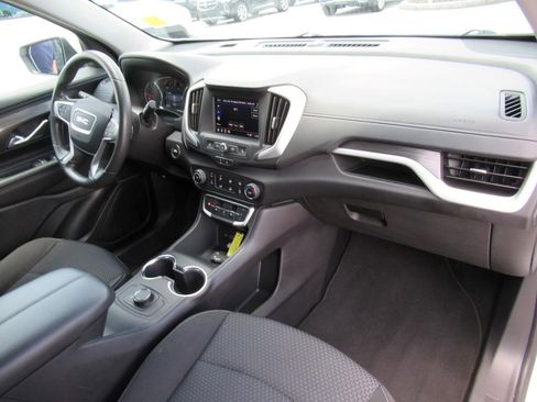 Certified 2024 GMC Terrain SLE image 9