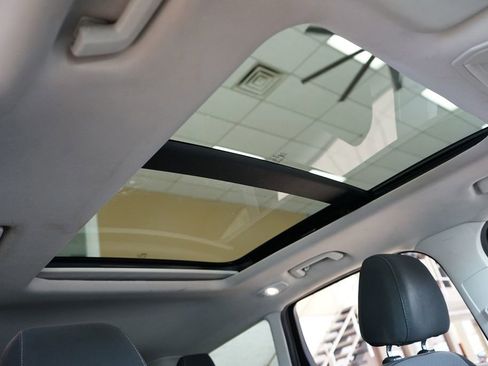 Used 2017 Ford Escape SE FWD image 9