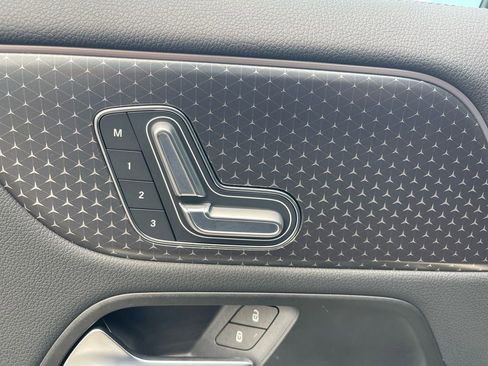 Used 2025 Mercedes-Benz GLA 250 image 11