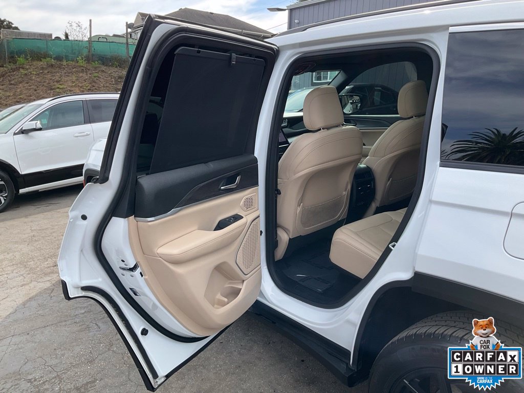 Used 2023 Jeep Grand Cherokee 4WD 4xe w/ Luxury Tech Group II image 28