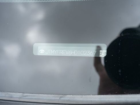 Used 2017 Toyota RAV4 Limited FWD image 10