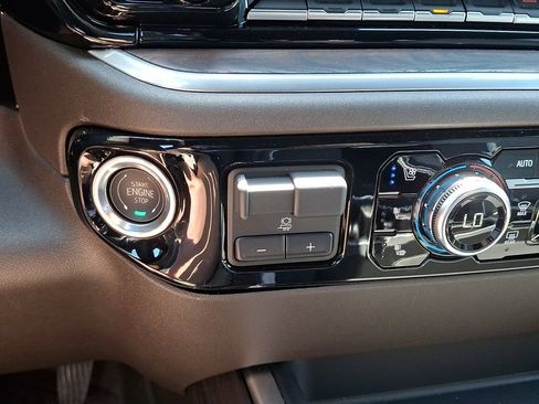 New 2026 GMC Sierra 2500 SLT AWD/4WD image 16