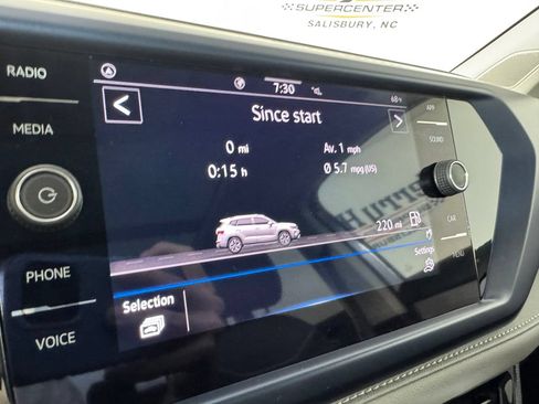 Used 2024 Volkswagen Taos SE w/ Panoramic Sunroof Package FWD image 18