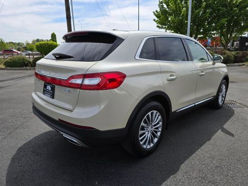 Used 2018 Lincoln MKX Select w/ Select Plus Package AWD/4WD image 6