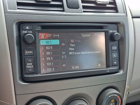 Used 2013 Toyota Corolla LE FWD image 16
