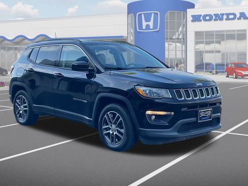 Used 2019 Jeep Compass Latitude image 1