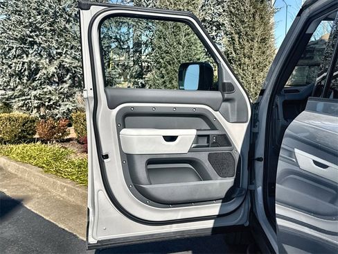 Used 2026 Land Rover Defender 110 S image 17