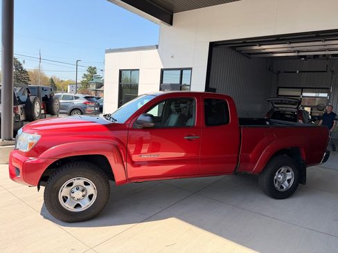 Used 2012 Toyota Tacoma 4x4 Access Cab V6 w/ SR5 Pkg image 4