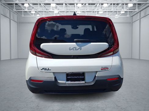Used 2022 Kia Soul LX FWD image 4