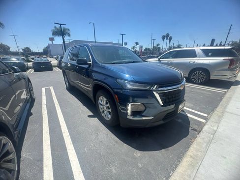 Used 2022 Chevrolet Traverse LS FWD image 2