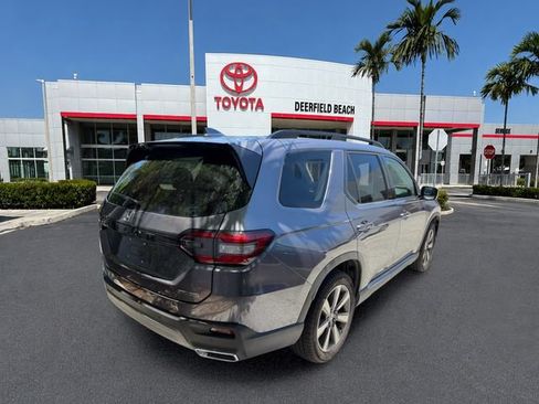 Used 2025 Honda Pilot Touring image 9