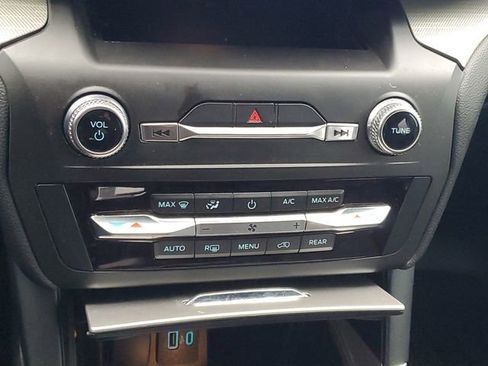 Used 2020 Ford Explorer XLT w/ Equipment Group 202A image 18