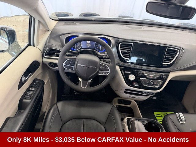 Used 2024 Chrysler Pacifica Touring-L FWD image 12