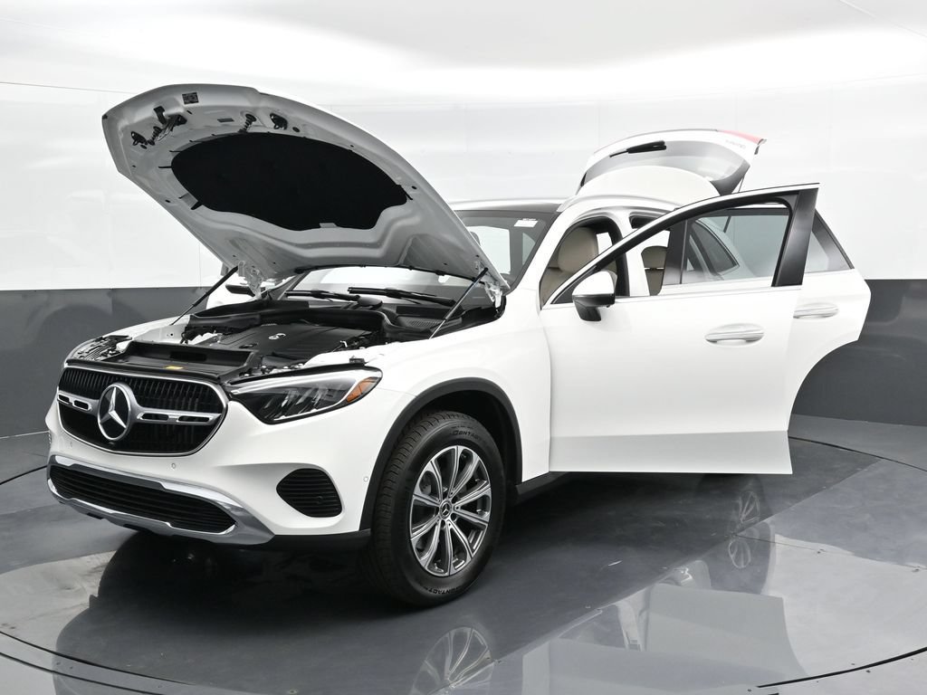 Used 2025 Mercedes-Benz GLC 300 4MATIC image 52