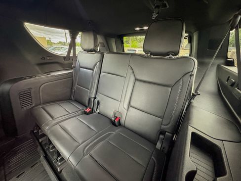 Used 2024 GMC Yukon XL Denali w/ Advanced Technology Package AWD/4WD image 32