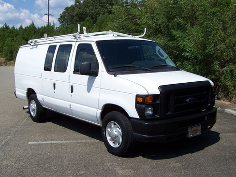 Used 2009 Ford E-350 and Econoline 350 Extended Super Duty RWD image 3