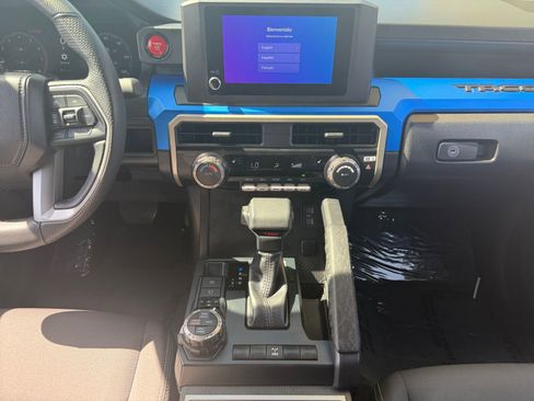 Certified 2025 Toyota Tacoma TRD Off-Road AWD/4WD image 11