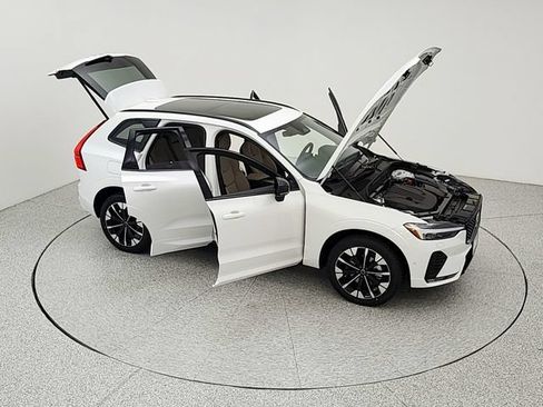 New 2026 Volvo XC60 B5 Plus w/ Protection Package Premier AWD/4WD image 39