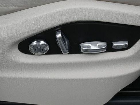 Used 2020 Porsche Cayenne AWD/4WD image 35