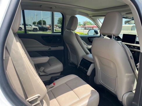 Used 2022 Lincoln Aviator Reserve w/ Equipment Group 201A RWD image 8