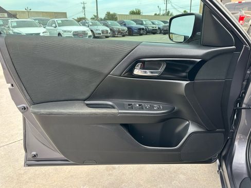 Used 2017 Honda Accord LX image 28