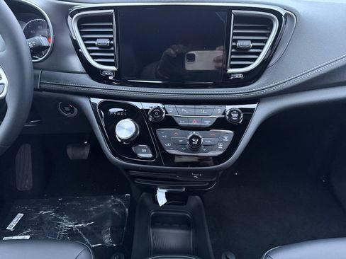 New 2026 Chrysler Pacifica Select FWD image 11