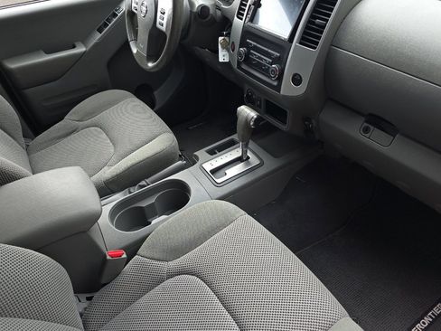 Used 2019 Nissan Frontier SV image 16