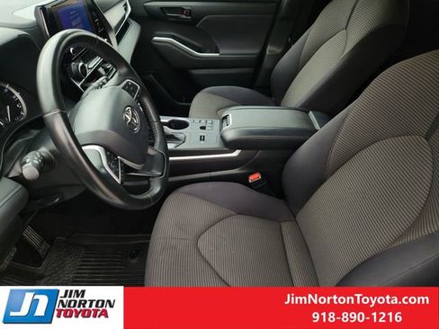 Used 2023 Toyota Highlander LE image 15