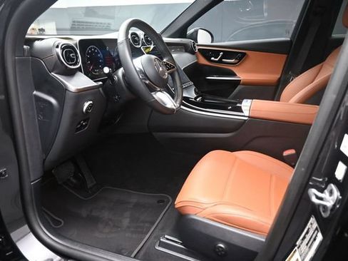Used 2025 Mercedes-Benz GLC 300 image 17