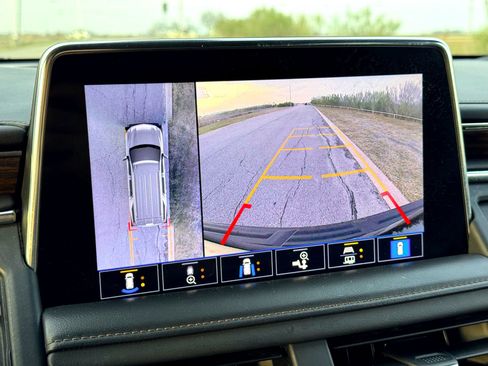 Used 2021 Chevrolet Tahoe High Country w/ Premium Package image 32