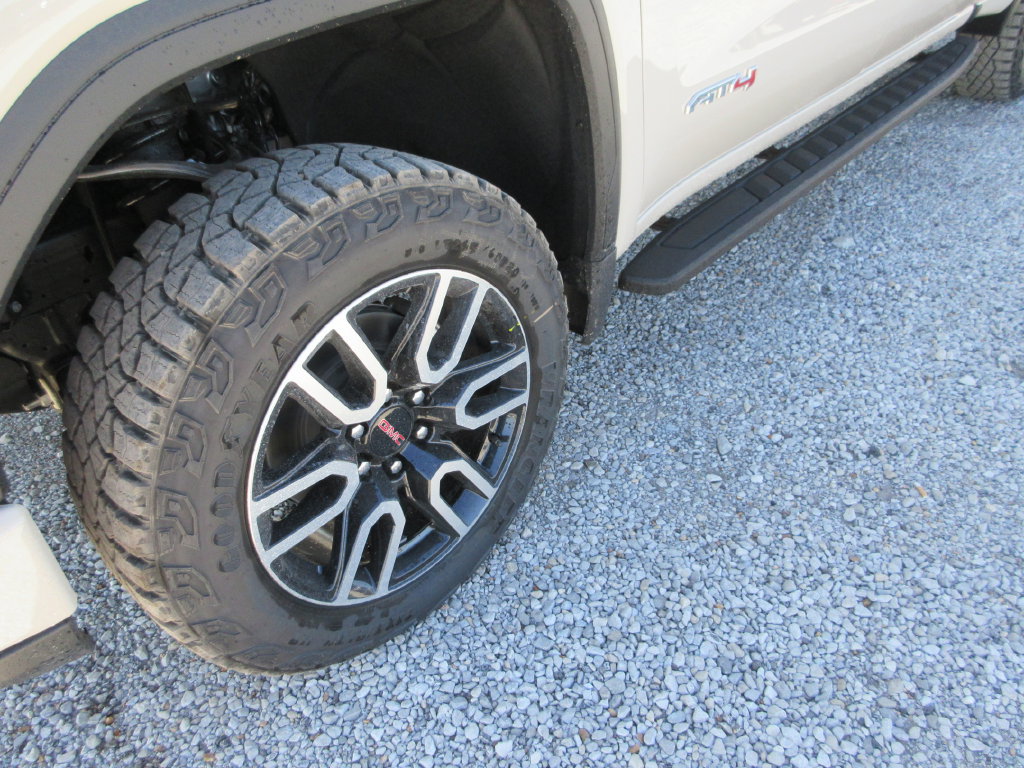 New 2026 GMC Sierra 1500 AT4 w/ AT4 Premium Package AWD/4WD image 14