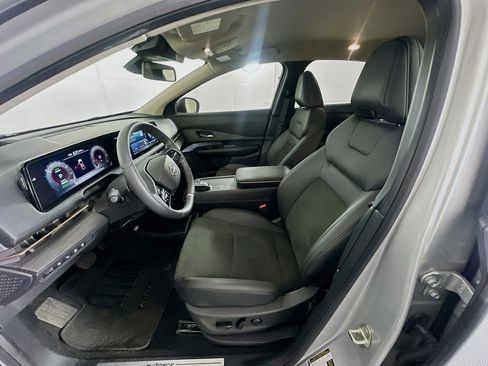 Used 2024 Nissan Ariya AWD image 13