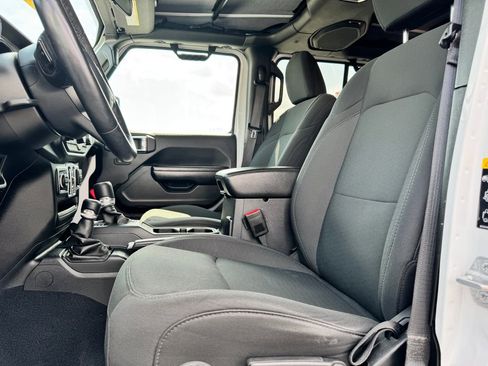 Used 2021 Jeep Wrangler Unlimited Sport image 16