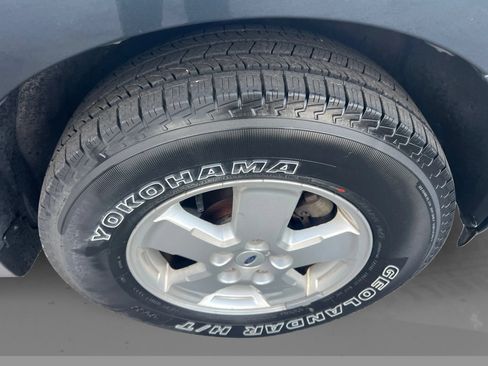 Used 2009 Ford Escape XLT FWD image 24